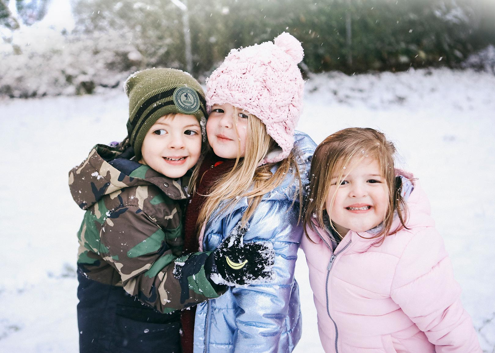 lifestyle-cousins-snow
